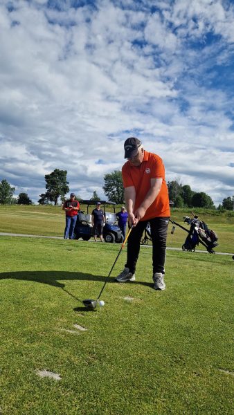 Klar til start. Utslag! Regional turnering Atlungstad golfkubb.