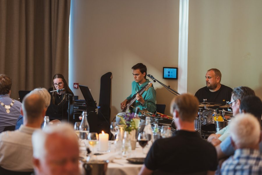 Kragerø Akademiet underholdt med sang og musikk.