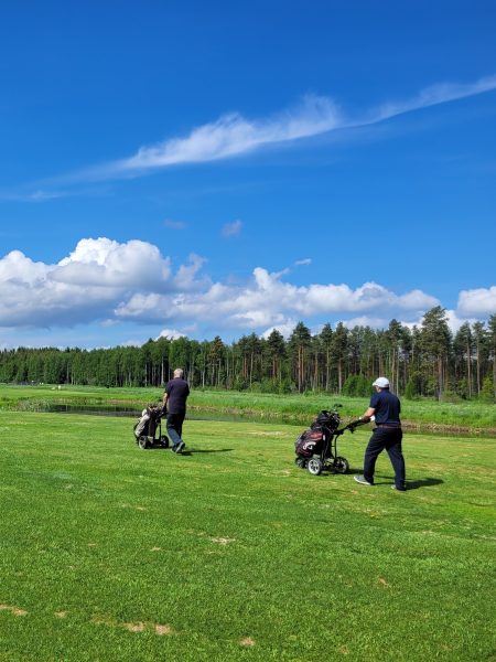 Golfturnering på Romerike Golfklubb. Deltagere i spill.