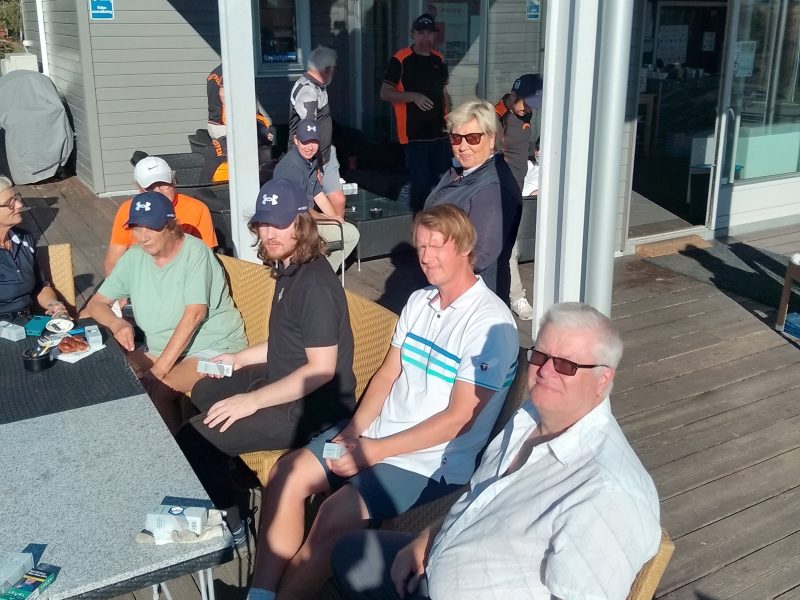 Glade deltagere og sosialt samvær.