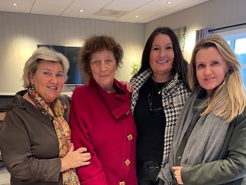 Asker Golfklubb - en god avslutning av året. Marianne Smith Magelie (Ett slag av gangen), Kristin Bendixen (Asker GK), Tone Hvam (Asker GK) og Mona Lystad (Fontenehuset Asker)