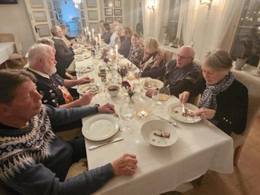 Flott julefest i Drøbak. Ett slag av gangen.