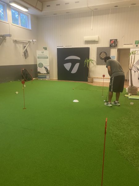Golf er herlig, hele året! Deltakere fra Bymisjonen i Kragerø.